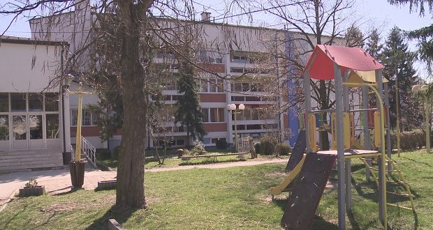Dvorište i objekat Doma u Tuzli